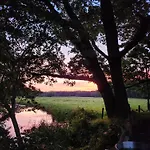 Huize Koempoelan Bed & Breakfast Naarden