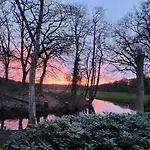 Bed & Breakfast Huize Koempoelan 4*