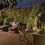 Huize Koempoelan Bed & Breakfast 4*