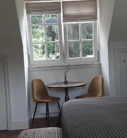 Huize Koempoelan Bed & Breakfast