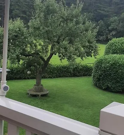 Huize Koempoelan Bed & Breakfast