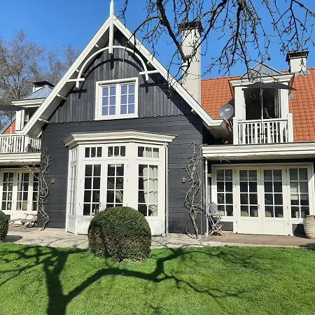 Bed & Breakfast Huize Koempoelan