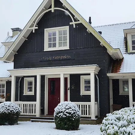 Bed & Breakfast Huize Koempoelan Naarden