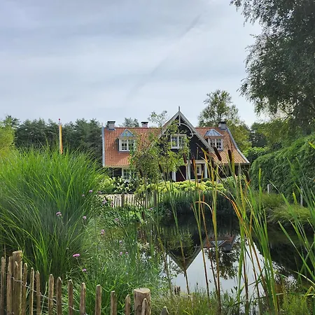 Bed & Breakfast Huize Koempoelan *