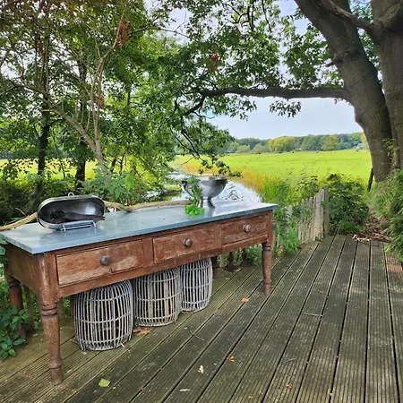 Huize Koempoelan Bed & Breakfast Naarden