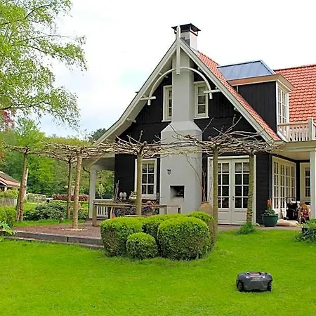 Huize Koempoelan Bed & Breakfast Naarden