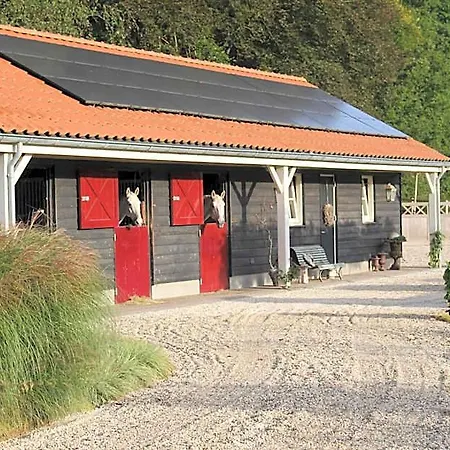 Bed & Breakfast Huize Koempoelan 4*