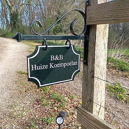 Huize Koempoelan 4*