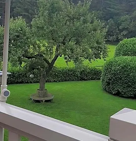 Huize Koempoelan Bed & Breakfast 4*