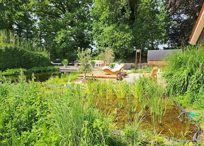 Huize Koempoelan Bed & Breakfast