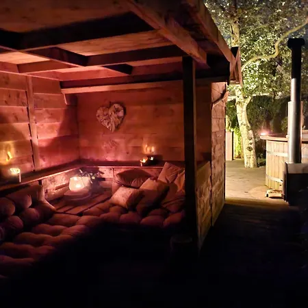 Huize Koempoelan 4* נארדן