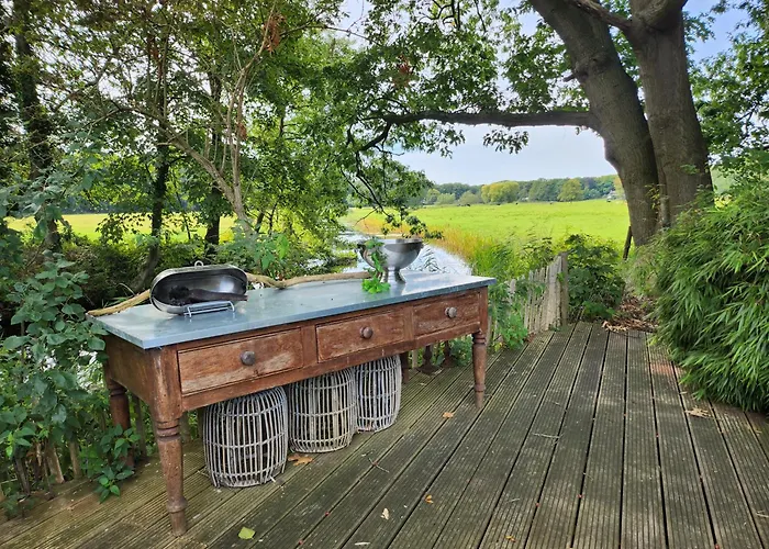 Huize Koempoelan Bed & Breakfast Naarden